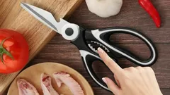 Jak myslíte, k čemu slouží tyhle malé zoubky na nůžkách?