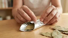 Proč se podle feng-šuej bobkový list balí do alobalu a nosí v peněžence?