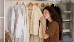 Vaše věci budou vonět luxusně, jako po použití exkluzivních parfémů: vložte do skříně právě toto