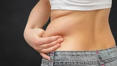 Jak se zbavit tuku na břiše a bocích: tříkrokový plán, který opravdu funguje