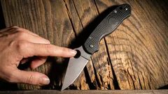 Proč mají některé nože otvor v čepeli a k čemu je doopravdy dobrý