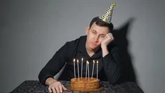 Proč někteří lidé z psychologického hlediska dávají přednost oslavě narozenin v úplné samotě